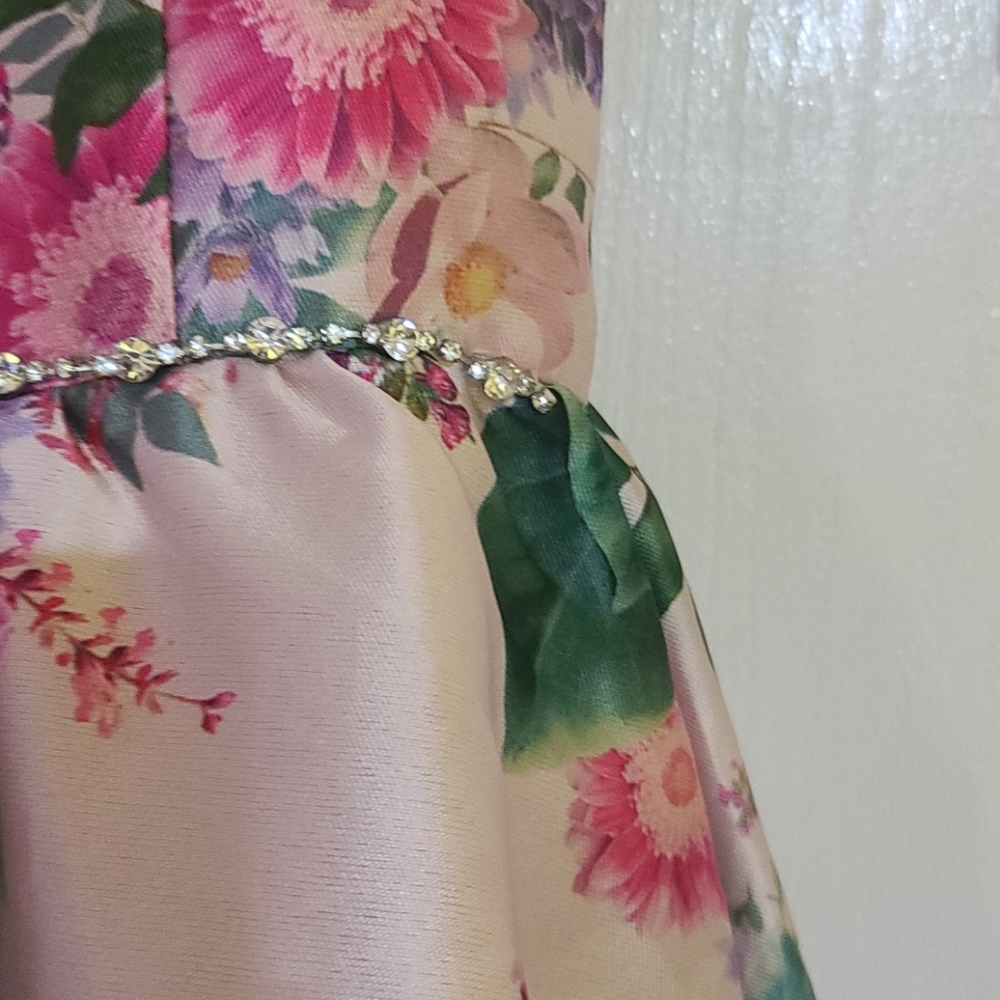 Dress - Picture 4 of 7